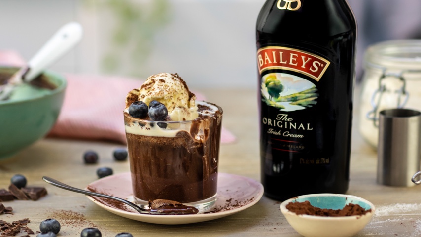 Baileys Schoko-Kaffee-Kuchen mit flüssigem Kern hero image